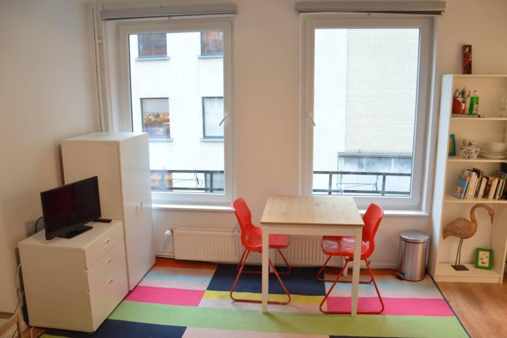 Nice Studio In Marolles Lägenhet Bryssel Exteriör bild